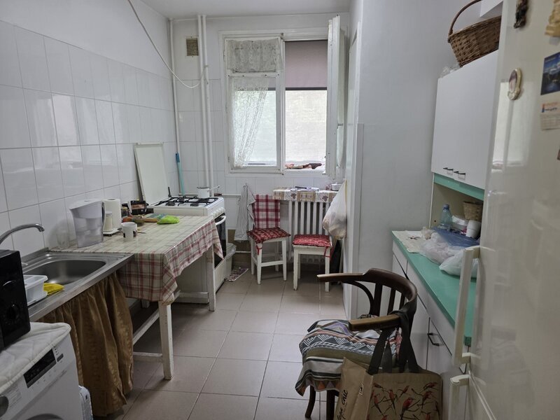 Titan, chiar la parcul IOR, bloc tip H